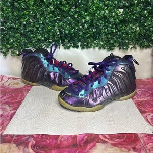 Nike Iridescent Foamposite Pink Purple Size 2Y Girls Sneakers
